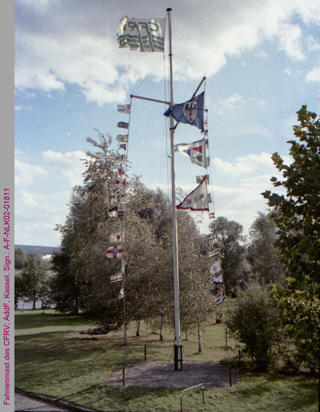 Flaggenmast des Casseler Frauen-Ruder-Vereins in vollem Schmuck
