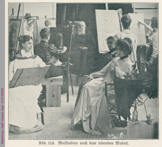 Malerinnen bei der Arbeit im Atelier