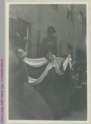 Helene Lange bei einer Rede anlässlich des 60. Gründungsfestes des Allgemeinen Deutschen Frauenvereins, 1925